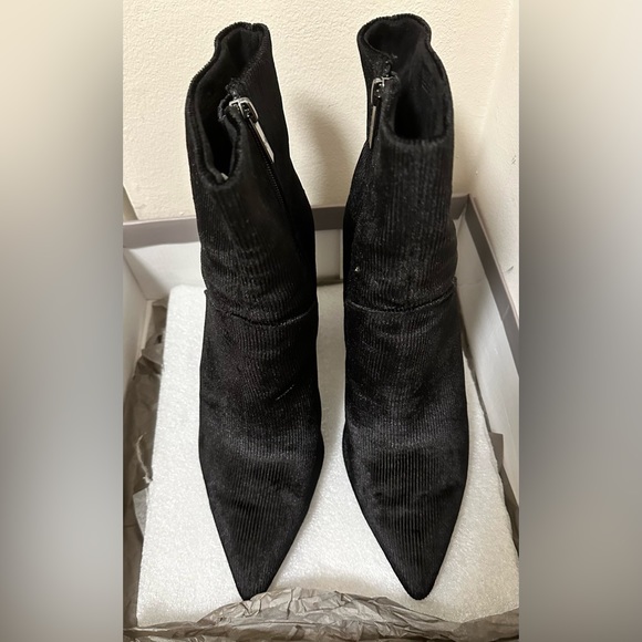 Black Halston corduroy bootie. Sz 10 - Picture 2 of 6